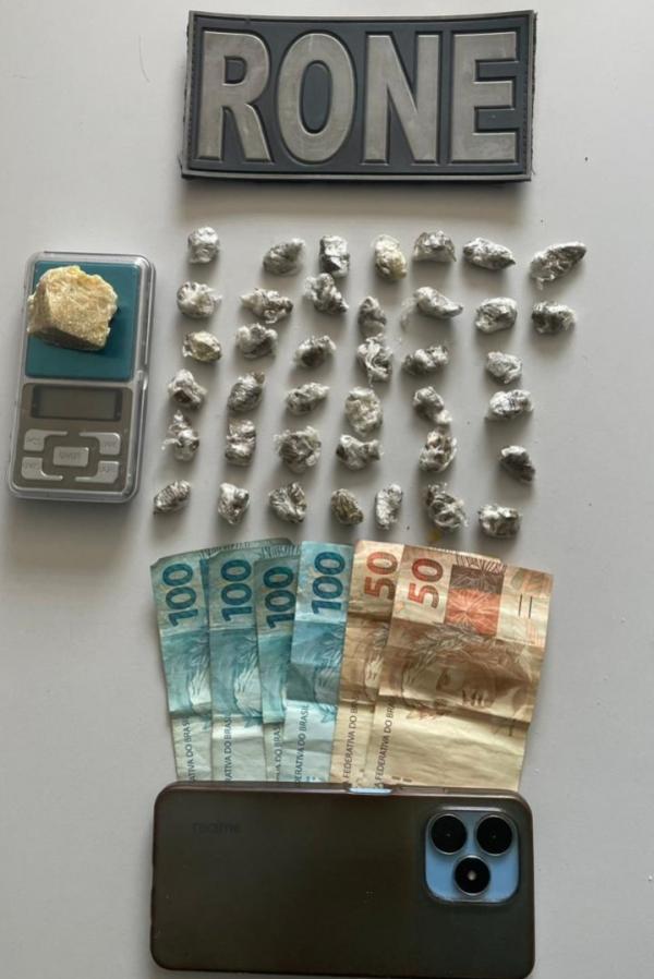 Suspeito tenta fugir, mas é preso com drogas e dinheiro na zona Norte da capital(Imagem:SSP-PI)