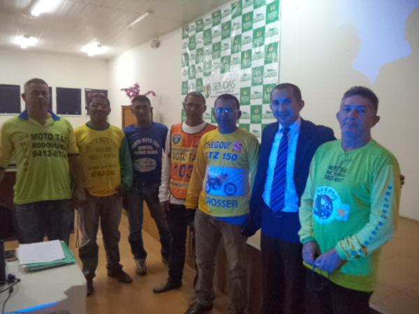 Reunião esclarece dúvidas sobre isenção do IPVA para mototaxistas