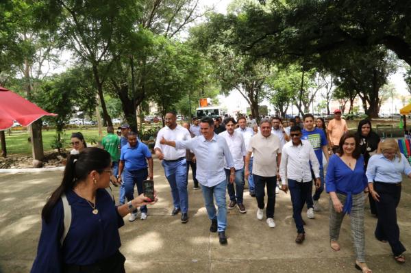  Ciro percorre ruas do Centro, tem contato com populares e almo&ccedil;a no Restaurante Popular(Imagem:Divulga&ccedil;&atilde;o)