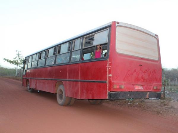 Transporte escolar  est&aacute; em p&eacute;ssimas condi&ccedil;&otilde;es em Cocal-PI.(Imagem:Gilcilene Ara&uacute;jo/G1)