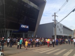 Idoso é indenizado após passar 55 minutos em fila de banco no Piauí