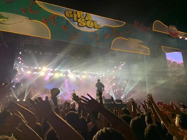 Segunda noite levou grande p&uacute;blico para assistir Liniker, Armandinho, Ney Matogrosso, BaianaSystem e NX Zero.(Imagem:g1)