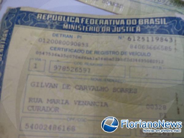 Pol&iacute;cia Civil de Floriano estoura boca de fumo em campo de futebol no bairro Guia.(Imagem:FlorianoNews)