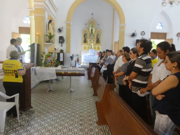 Familiares e amigos participaram da missa de corpo presente de Antão Reis