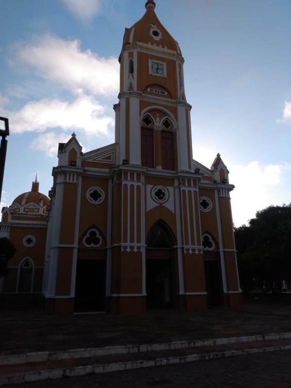 Católicos comparecem às paróquias para celebrar o Natal