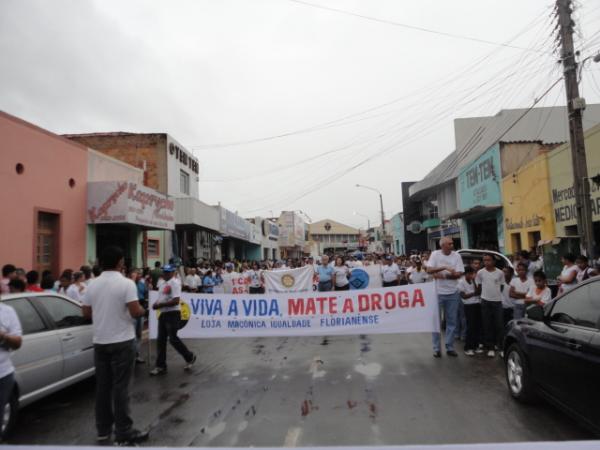 Caminhada contra as drogas em Floriano(Imagem:FlorianoNews)