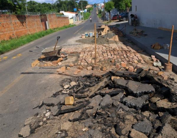 Operação Tapa-Buracos beneficia 26 vias em 13 bairros de Floriano no mês de maio(Imagem:Secom)