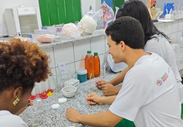 Estudantes da rede estadual de Floriano usam res&iacute;duos org&acirc;nicos para criar embalagem biodegrad&aacute;vel(Imagem:Ascom Seduc)