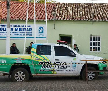 Grupo de adolescentes aborda PM e tentam roubar arma na zona Sul