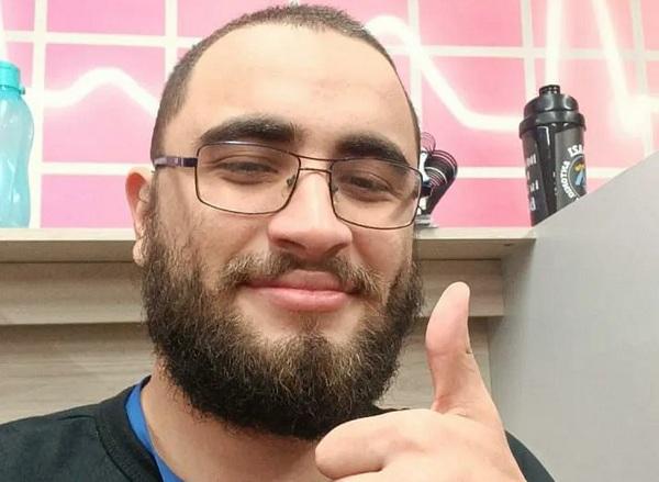  Erculano de Carvalho Santos Filho, 23 anos, foi um dos piauienses a conquistar 980 na reda&ccedil;&atilde;o do Enem 2023.(Imagem: Arquivo Pessoal )