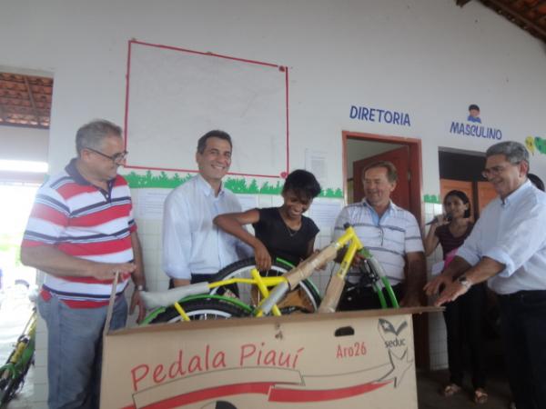 Prefeitura de Floriano entrega bicicletas através do Programa Pedala Piauí