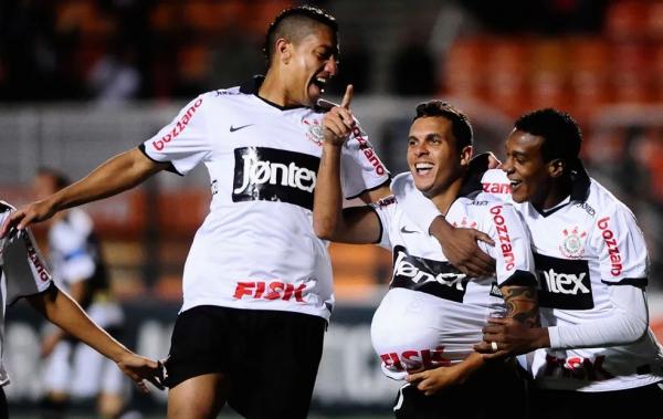 Ramon comemora gol pelo Corinthians que fez em homenagem &agrave; filha, Ant&ocirc;nia.(Imagem: Marcos Ribolli/Globoesporte.com)