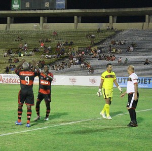Com ídolos de 1981, Flamengo Masters vence veteranos da Raposa no Piauí