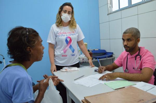 Atendimento em alus&atilde;o ao Outubro Rosa(Imagem:Equipe da Unidade M&oacute;vel de Sa&uacute;de)