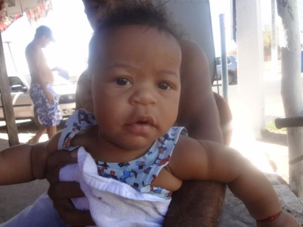 Crian&ccedil;a de quatro meses necessita de ajuda em Floriano.(Imagem:FlorianoNews)