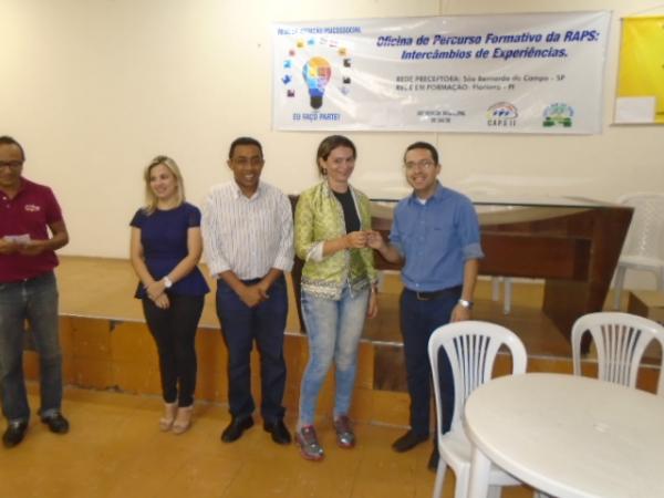 SEMDAS e CEF realizam entrega de 14 casas e 7 unidades para benefici&aacute;rios em Floriano.(Imagem:FlorianoNews)