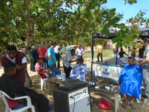 Projeto Semeando no Sertão promove ação social na localidade Água Boa
