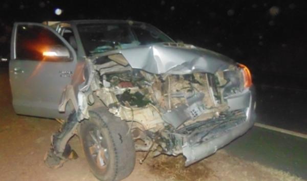 Ve&iacute;culo fica destru&iacute;do ao colidir com animal na PI 140 em Floriano.(Imagem:PiauiNoticias)