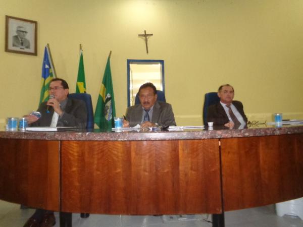 Vereadores de Floriano aprovam dois Projetos de Lei do Poder Executivo