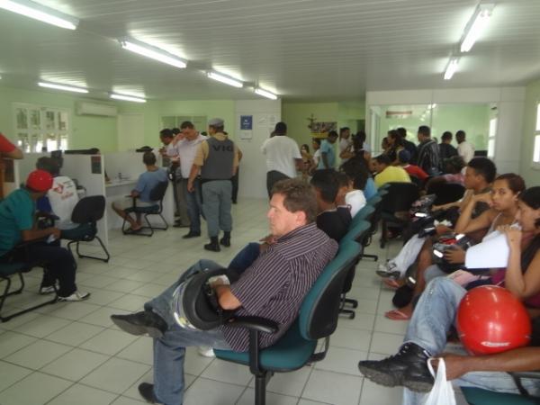 Movimentação e indignação no DETRAN de Floriano