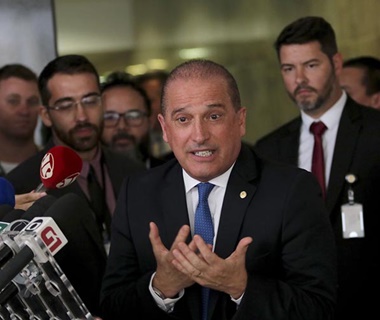 Ministros de Bolsonaro se opõem a liberar o plantio da maconha no país