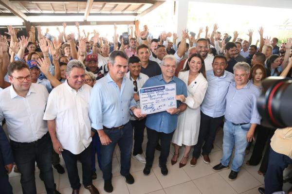 Ciro Nogueira celebra filiação de João Vicente Claudino(Imagem:Ascom)