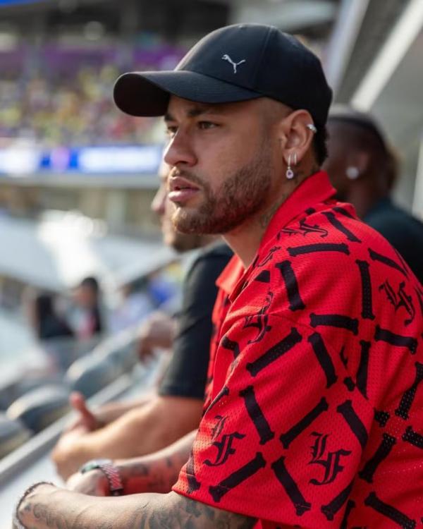 Neymar assiste ao jogo do Brasil contra Costa Rica.(Imagem: Reprodu&ccedil;&atilde;o/Instagram)