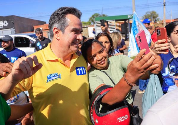 Joel e Ciro são recebidos por populares na Grande Santa Maria da Codipi na maior carreata da história(Imagem:Ascom)