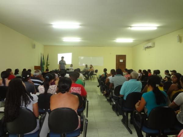 FAMCC promoveu reuni&atilde;o para orientar mutu&aacute;rios.(Imagem:FlorianoNews)