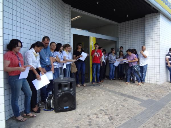 Servidores paralisam atividades em protesto contra ass&eacute;dio moral no BB de Floriano.(Imagem:FlorianoNews)