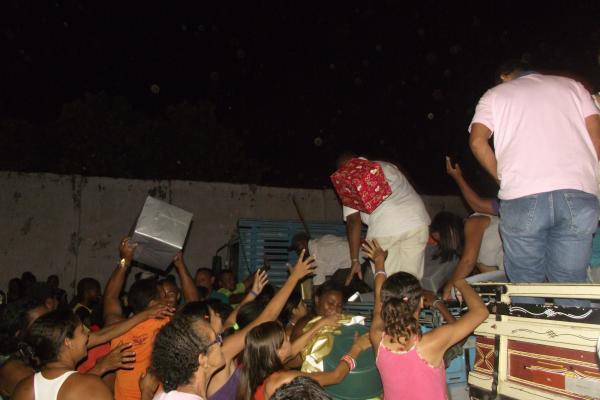 Confus&atilde;o na entrega de doa&ccedil;&otilde;es da Campanha Natal sem Fome em Floriano. (Imagem:FlorianoNews)