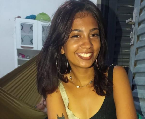 Velório de estudante morta acontece em meio de despedida e revolta