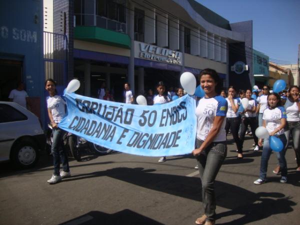 Caminhada de anivers&aacute;rio da escola Estadual(Imagem:reda&ccedil;ao)