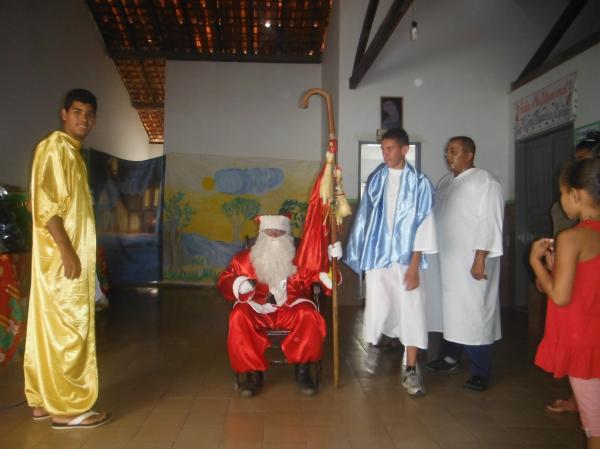 Papai Noel participou de confraterniza&ccedil;&atilde;o de Natal na APAE de Floriano.(Imagem:FlorianoNews)