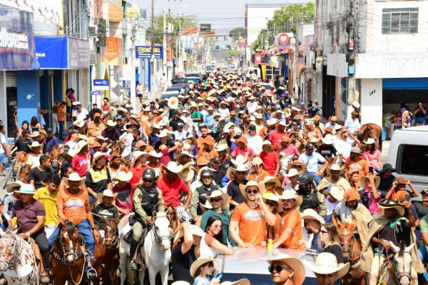 Poder Legislativo de Floriano participa da edição 2025 da Festa do Vaqueiro(Imagem:CMF)