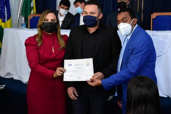 C&acirc;mara Municipal homenageia personalidades com t&iacute;tulo de cidad&atilde;o florianense(Imagem:SECOM)
