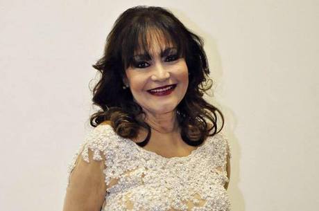 Claudya enfrenta o paradoxo do álbum em que canta hits da Jovem Guarda em clima de bossa nova