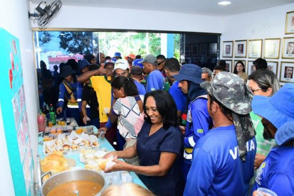 Prefeitura de Floriano realiza café da manhã em homenagem ao Dia do Gari(Imagem:Secom)