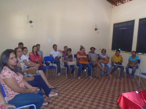 Reuni&atilde;o discute volta &agrave;s aulas na Unidade Escolar Monsenhor Lindolfo Uchoa.(Imagem:FlorianoNews)
