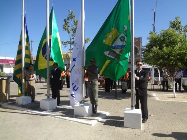 Floriano comemorou o Dia da P&aacute;tria com desfile c&iacute;vico.(Imagem:FlorianoNews)