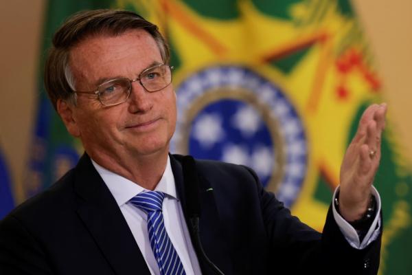 Sem reajuste generalizado, Bolsonaro quer aumento para categorias onde tem interesses localizados