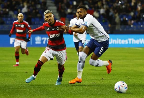  Flamengo x Al Hilal semi Mundial Arrascaeta Al-Bulayhi.(Imagem: Reuters )