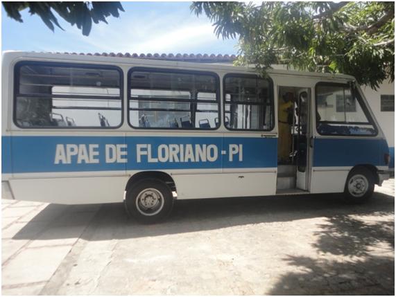 Floriano recebe ônibus da APAE reformado