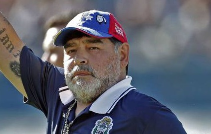 Médico diz que Maradona passou bem a noite em clínica e nega rumores de covid-19