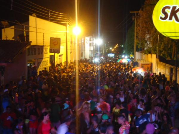 Bandas e blocos de rua realizam esquenta do carnaval em Floriano
