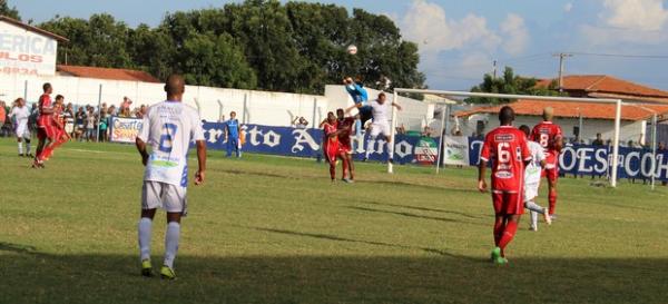 Parnahyba vence River-PI e está a um empate do bicampeonato.(Imagem:Josiel Martins)