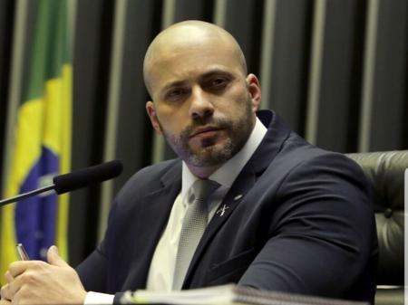 STF bloqueia R$ 405 mil de Daniel Silveira e mantém uso da tornozeleira