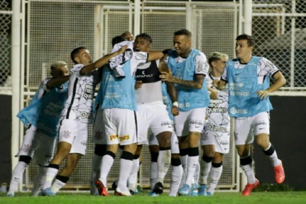O resultado positivo afasta temporariamente as críticas em cima da equipe, que segue em busca de um novo treinador após a demissão de Sylvinho. O primeiro tempo foi todo do Ituano(Imagem:Reprodução)