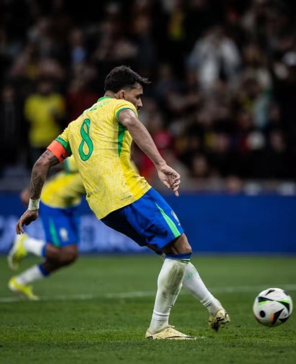 Paquet&aacute; cobra p&ecirc;nalti para empatar partida com a Espanha no &uacute;ltimo lance.(Imagem:Pedro Martins / Foto FC)