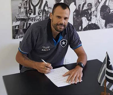 Botafogo acerta com goleiro Diego Cavalieri e Gustavo Ferrareis